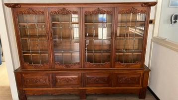 Antieke eiken (boeken) kast met fraaie glas in lood deurtjes beschikbaar voor biedingen