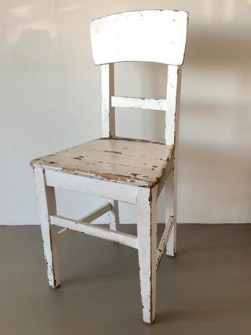 Brocante hoge tafelstoel wit geschilderd hout beschikbaar voor biedingen