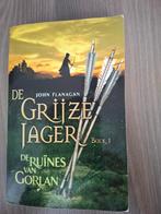 JOHN FLANAGAN: DE GRIJZE JAGER, Boeken, Ophalen of Verzenden, Zo goed als nieuw, John Flanagan