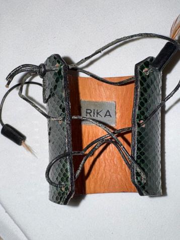 Groene Slangenhuid Armband beschikbaar voor biedingen