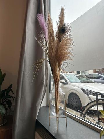 Vaas op Pootjes met Droogbloemen