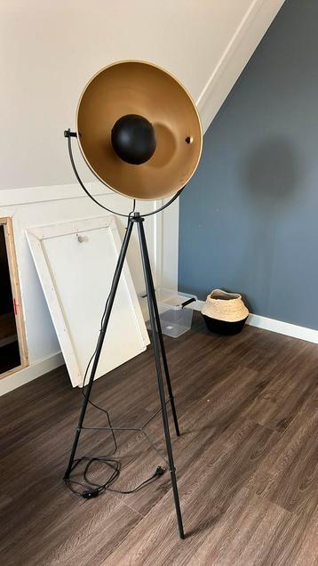 Industriële lamp vloerlamp beschikbaar voor biedingen