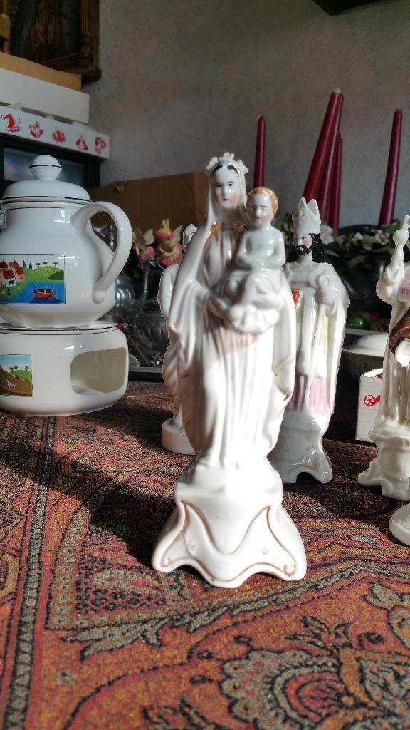 maria met kindje jezus bloemenkroon ANDENNE, Antiek en Kunst, Antiek | Religie, Ophalen of Verzenden