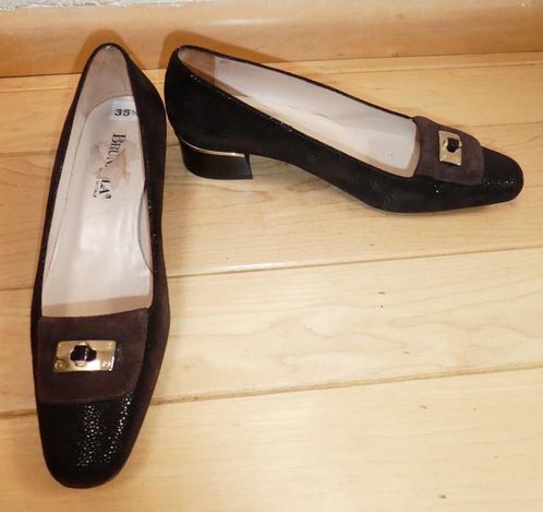 Brunella klassieke pumps maat 35 1/2 donkerbruin goud ZGAN, Kleding | Dames, Schoenen, Zo goed als nieuw, Schoenen met hoge hakken