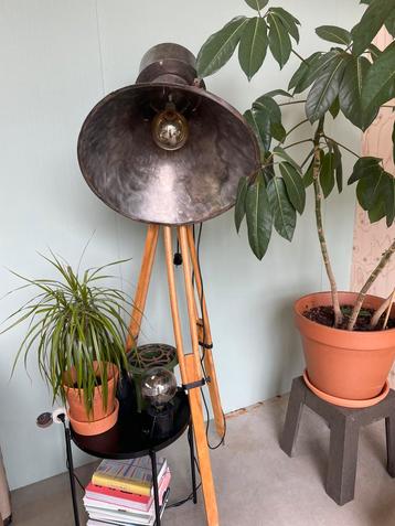 Lamp beschikbaar voor biedingen
