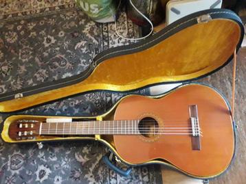 Aria AC-10 Akoestische gitaar met koffer beschikbaar voor biedingen