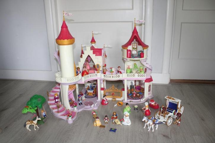 prachtig geheel ingericht prinsessen kasteel met trouw koets, Kinderen en Baby's, Speelgoed | Playmobil, Zo goed als nieuw, Complete set