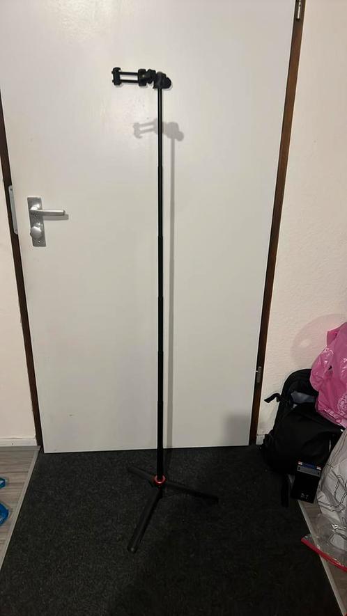 Tripod voor telefoon of camera rond 1.50m lang, Audio, Tv en Foto, Fotografie | Statieven en Balhoofden, Gebruikt, Driepoot, Minder dan 150 cm