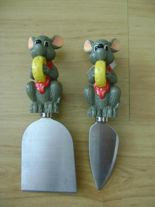 2 kaasmesjes met muis, Huis en Inrichting, Keuken | Bestek, Zo goed als nieuw, Los bestek, Ophalen of Verzenden
