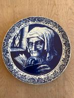 Delfts Blauw Bord met Lezende Vrouw, Antiek en Kunst, Ophalen