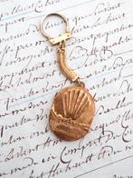 Oude Franse  sleutelhanger “Madeleines de la Cloche d’Or”, Antiek en Kunst, Ophalen of Verzenden