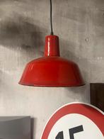 Rode retro hanglamp, Ophalen