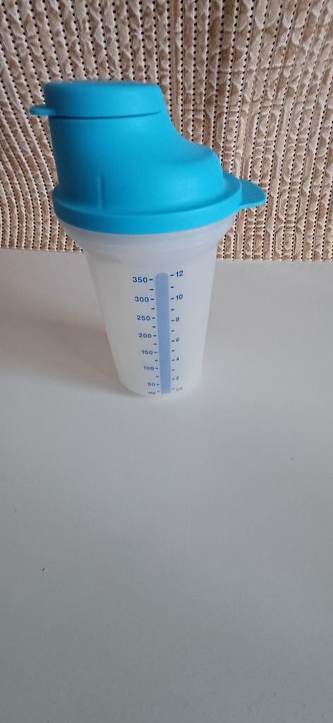 Nieuwe tupperware shaker 350 ml, Huis en Inrichting, Keuken | Tupperware, Ophalen of Verzenden, Nieuw, Blauw, Beker of Kan