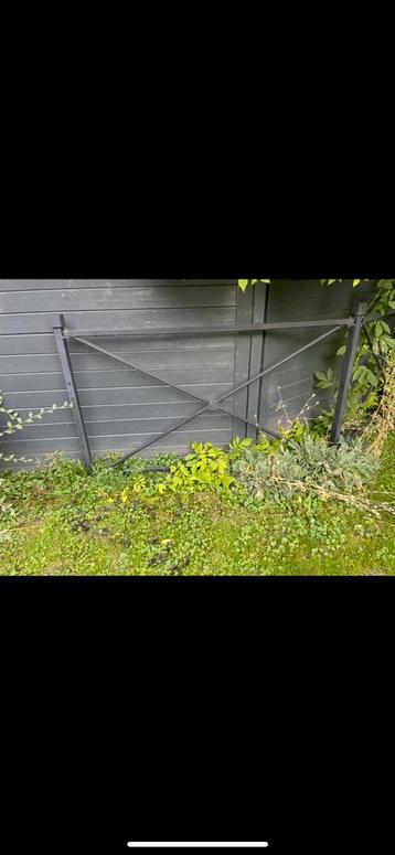 Mooi gebruikt hek 30 m1 beschikbaar voor biedingen