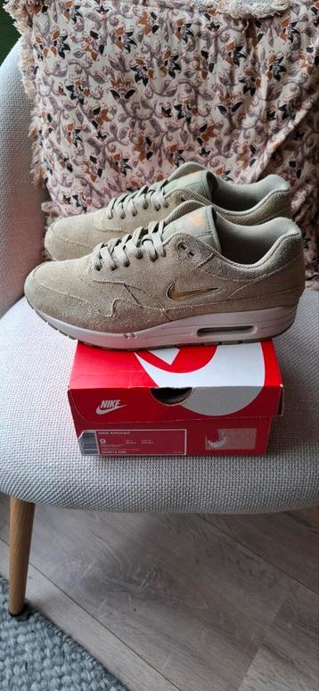 Nike Air Max 1 Jewel Swoosh Neutral Olive maat 44 beschikbaar voor biedingen