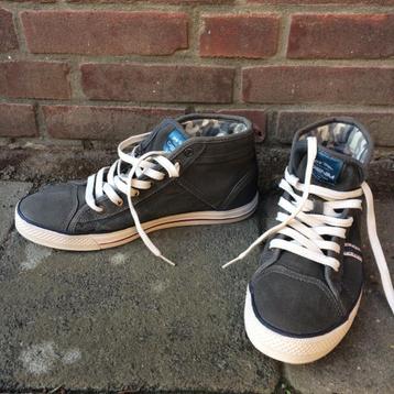 Coole grijze gympies chille gympen gymschoenen vintage look beschikbaar voor biedingen