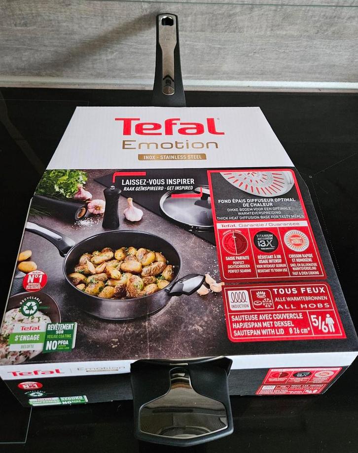 Nieuwe Tefal Emotion Hapjespan 26cm met Deksel, Huis en Inrichting, Keuken | Keukenbenodigdheden, Nieuw, Ophalen