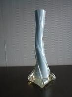 Vintage opaline Murano vaas in mooi gedraaide vorm., Ophalen of Verzenden