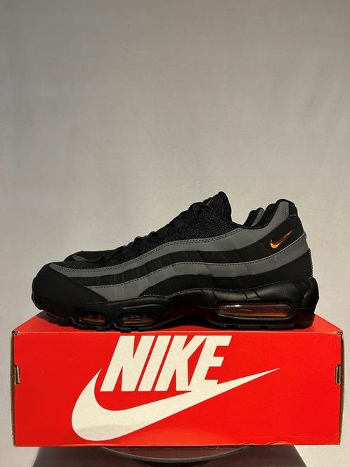 NIEUW IN DOOS! Maat 48,5 - Nike Air Max 95 Black Grey Safety, Kleding | Heren, Schoenen, Nieuw, Sneakers of Gympen, Overige kleuren