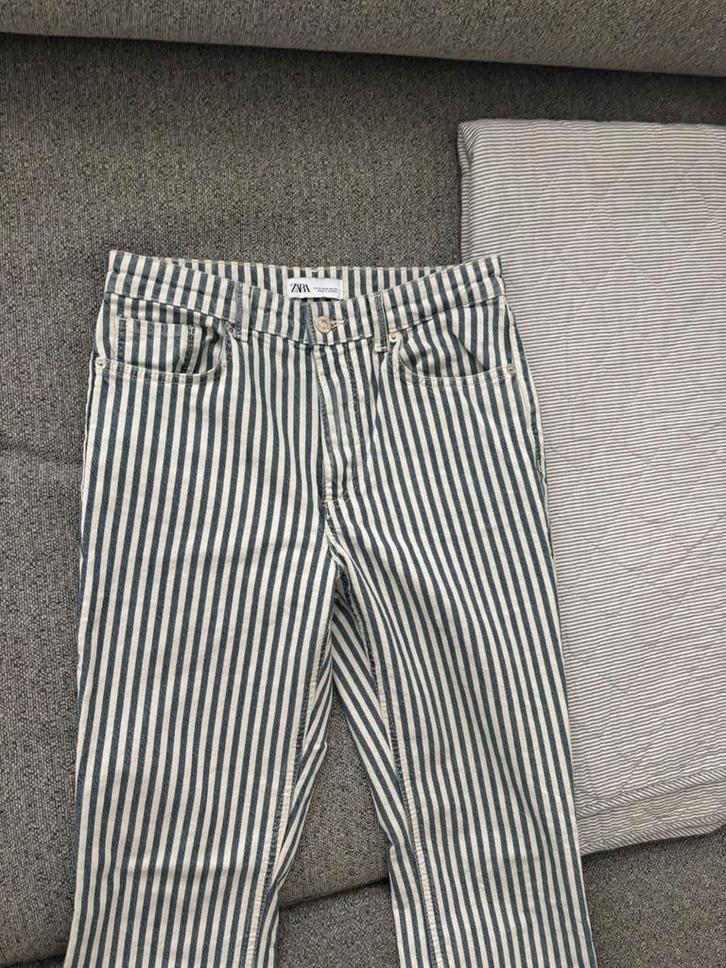 Zara flared cropped jeans, gestreepte spijkerbroek, maat 38, Kleding | Dames, Spijkerbroeken en Jeans, Nieuw, W30 - W32 (confectie 38/40)
