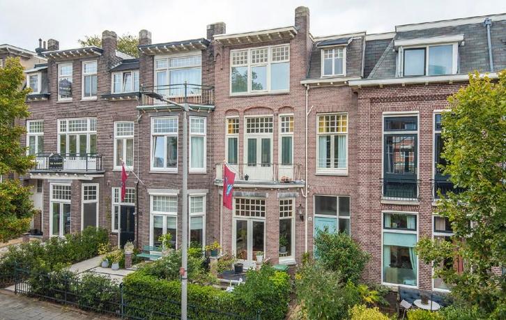 Te koop herenhuis op toplocatie in Arnhem!, Huizen en Kamers, Huizen te koop, Gelderland, 200 tot 500 m², Tussenwoning