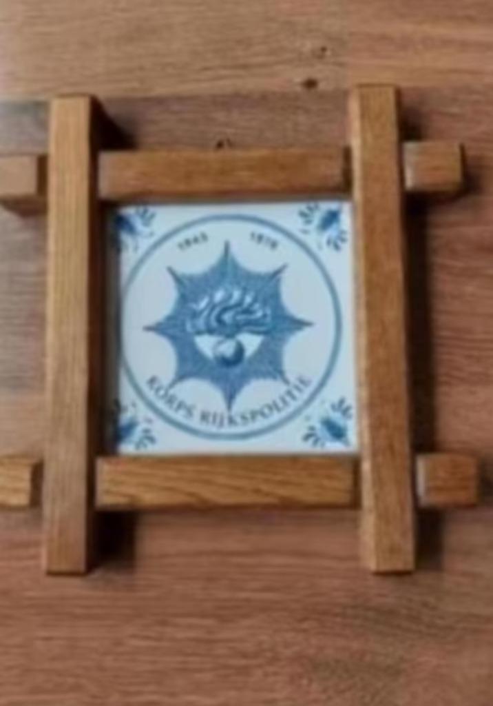 Tegel Korps Rijkspolitie 1945 - 1970, Verzamelen, Militaria | Algemeen, Overige soorten, Overige typen, Nederland, Ophalen of Verzenden