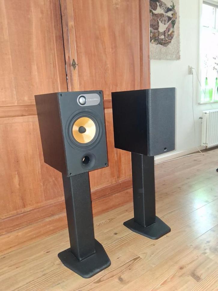 B&W 685 Speakers met Stands - Uitstekende Staat, Audio, Tv en Foto, Luidsprekers, Zo goed als nieuw, Front, Rear of Stereo speakers