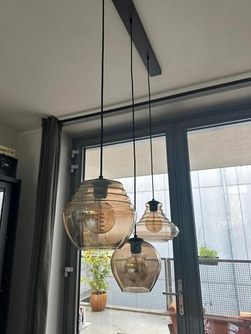Hanglamp met drie glasbollen en drie lichtstanden beschikbaar voor biedingen
