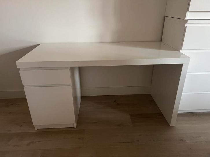 Ikea Malm bureau wit 140x65 cm, Huis en Inrichting, Bureaus, Zo goed als nieuw, Bureau, Ophalen