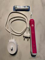 Oral-B Pro 2 met lader en opzetborstel, Sieraden, Tassen en Uiterlijk, Uiterlijk | Mondverzorging, Ophalen of Verzenden, Gebruikt