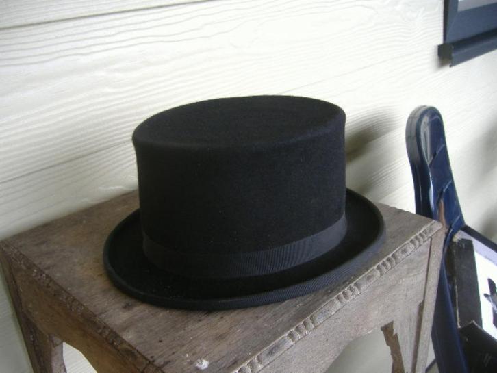hoge hoed in doos, gem. Wegener maat 55-56, zie omsch-foto, Antiek en Kunst, Antiek | Kleding en Accessoires, Dames, Heren, Kinderen