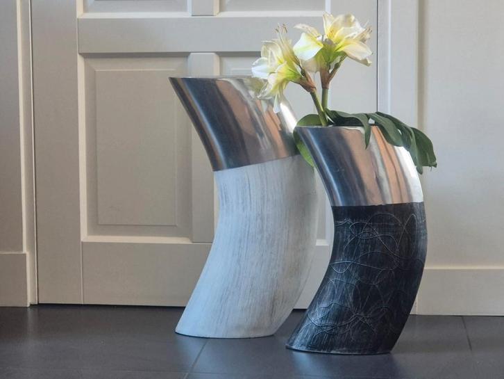 2 Moderne Vazen - Stijlvol Design, Huis en Inrichting, Woonaccessoires | Vazen, Zo goed als nieuw, Overige kleuren, Minder dan 50 cm