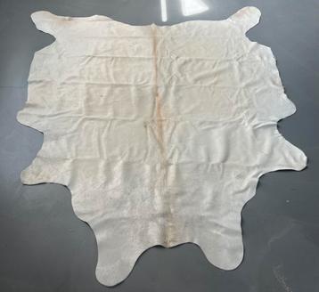 Nieuwe lichte koeienhuid koeienvel koeienkleed koeienvacht beschikbaar voor biedingen