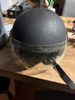 Zwarte Helm met Vizier, Fietsen en Brommers, Brommerhelmen, Ophalen of Verzenden, Gebruikt, Medium