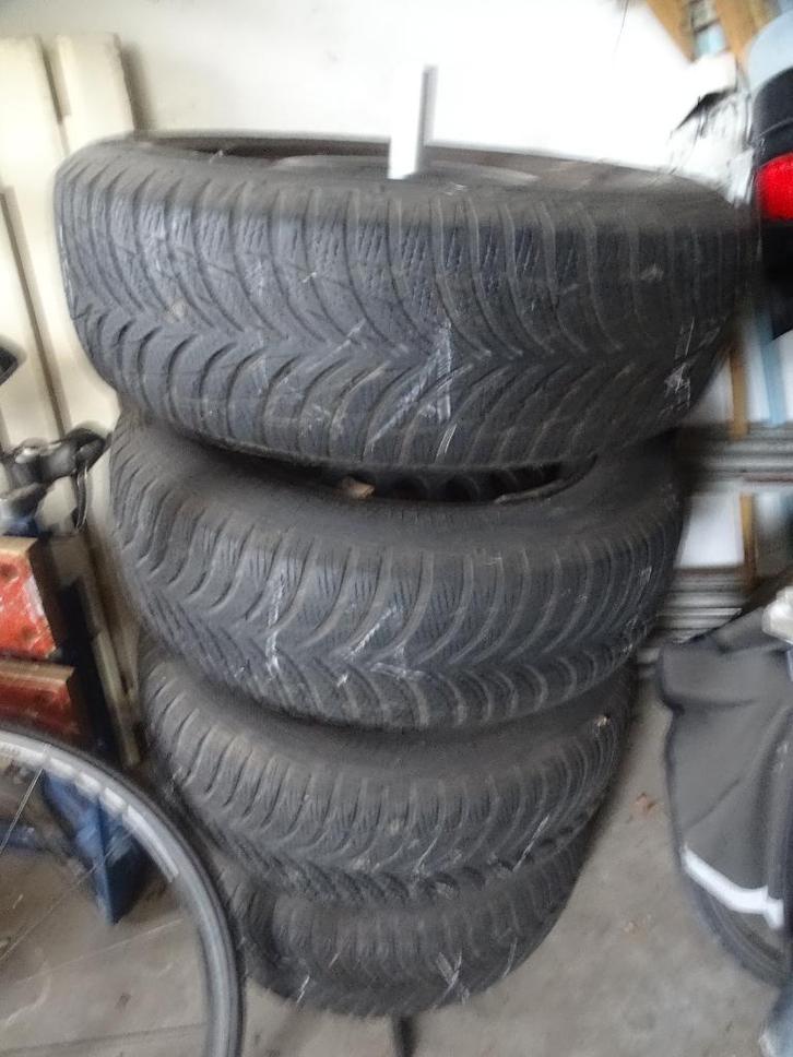 winterbanden inclusief standaard en wieldoppen, Auto-onderdelen, Banden en Velgen, Band(en), Winterbanden, 15 inch, 195 mm, Personenwagen