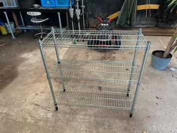 IJzeren rekje - handig voor opslag! beschikbaar voor biedingen