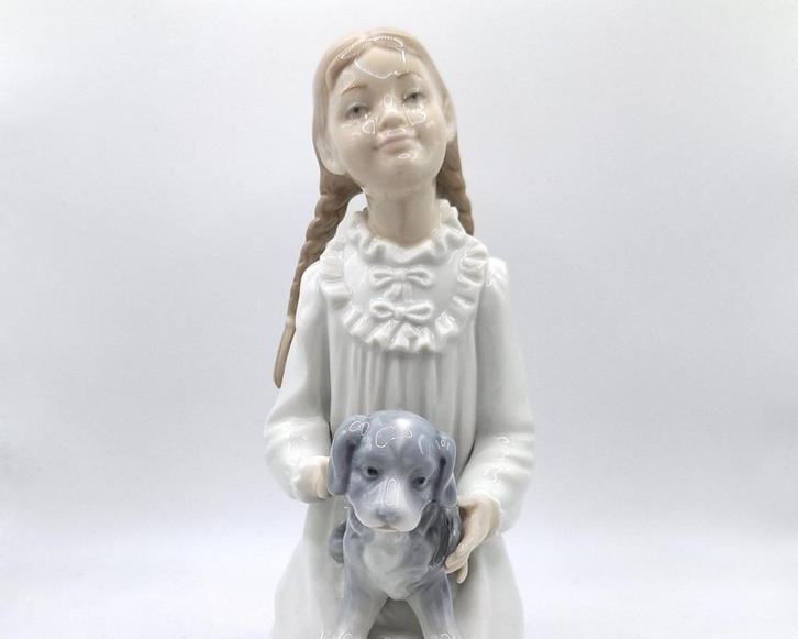 Lladro Nao beeldje, meisje met puppie #171, Verzamelen, Beelden en Beeldjes, Mens, Verzenden