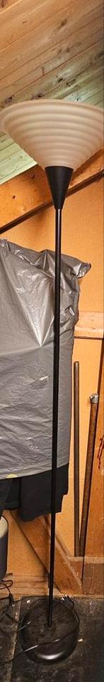 Zwarte Staanlamp, Huis en Inrichting, Lampen | Vloerlampen, Ophalen, Gebruikt, Glas, Modern