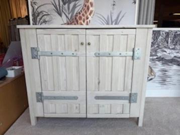 ETALAGE UITVERKOOP - Commode met kastruimte - Nieuw beschikbaar voor biedingen