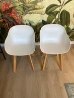 2 Witte Kuipstoelen met Houten Poten, Huis en Inrichting, Stoelen, Ophalen, Kunststof, Gebruikt, Twee