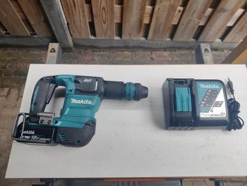 Makita DHK180 AVT Hakhamer  18V met 5.0AH en lader   beschikbaar voor biedingen