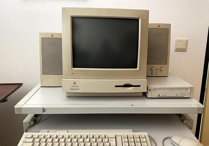 Mac Performa, voorzien van moderne Blue Scsi drive, Computers en Software, Vintage Computers, Ophalen