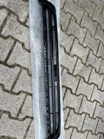 Vw scirocco r line grill beschikbaar voor biedingen