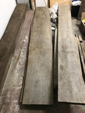 tropisch hardhouten dikke boom planken en blokken beschikbaar voor biedingen