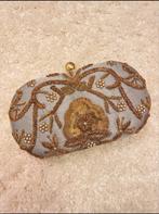 Vintage rare find embroidery clutch, Sieraden, Tassen en Uiterlijk, Tassen | Damestassen, Ophalen of Verzenden, Nieuw, Avondtasje