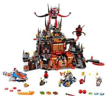 Lego Nexo Knights Jestro’s Vulkaanbasis 70323 (met doos) beschikbaar voor biedingen