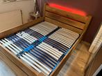Handgemaakt bedframe van Frans massief eikenhout, Ophalen, Tweepersoons, Zo goed als nieuw, 200 cm