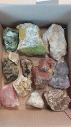 Doos met mineralen Amethist bariet galena fluoriet diopsiet, Verzamelen, Mineralen en Fossielen, Ophalen of Verzenden, Mineraal
