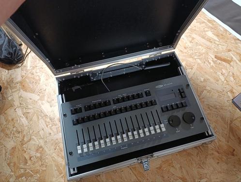 Showtec lichttafel SM-16/2 FX + Flightcase, Muziek en Instrumenten, Licht en Laser, Zo goed als nieuw, Licht, Ophalen of Verzenden