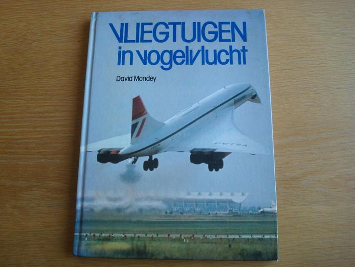 Boek Vliegtuigen in vogelvlucht. Luchtvaart., Verzamelen, Luchtvaart en Vliegtuigspotten, Zo goed als nieuw, Boek of Tijdschrift